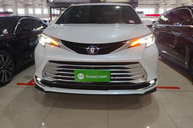 Used Toyota SIENNA 2021 2.5L Hybrid Platinum Edition Front