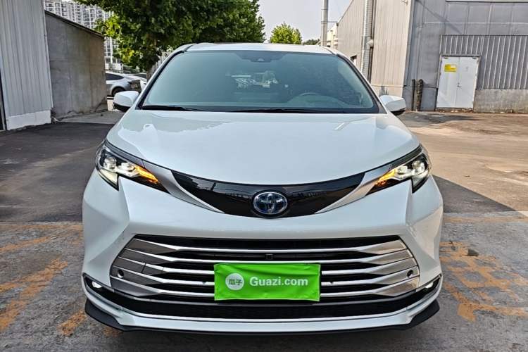 Used Toyota SIENNA 2021 2.5L Hybrid Platinum Edition Front