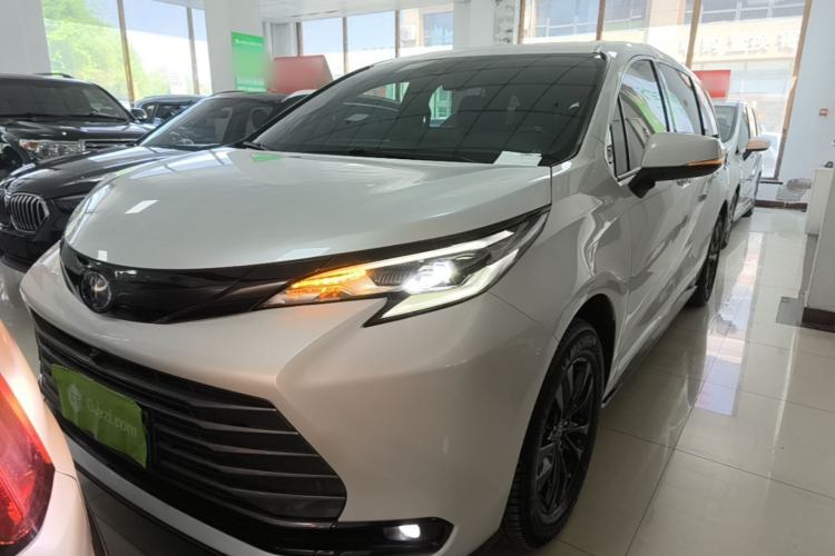 Used Toyota SIENNA 2021 2.5L Hybrid Ultimate Edition Front