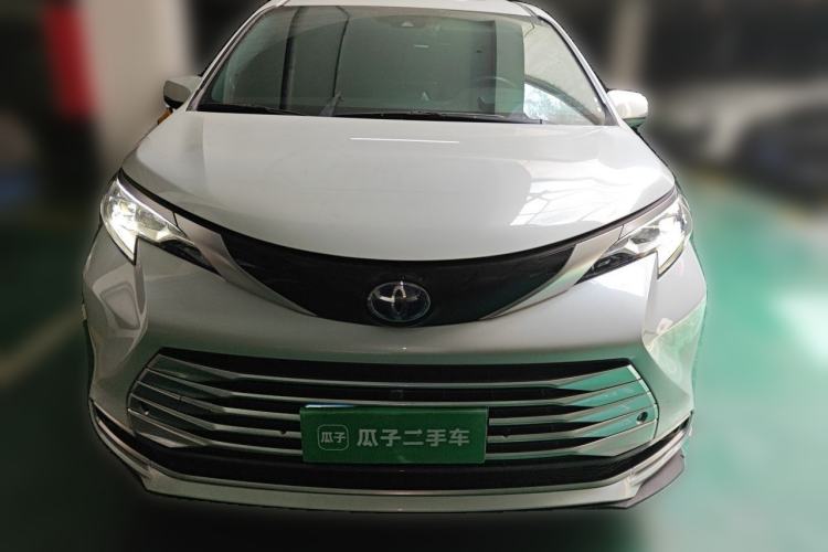 Used Toyota SIENNA 2021 2.5L Hybrid Platinum Edition Front
