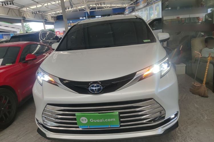 Used Toyota SIENNA 2021 2.5L Hybrid Premium Edition Front