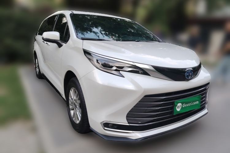 Used Toyota SIENNA 2021 2.5L Hybrid Premium Edition Front Right 45 Deg