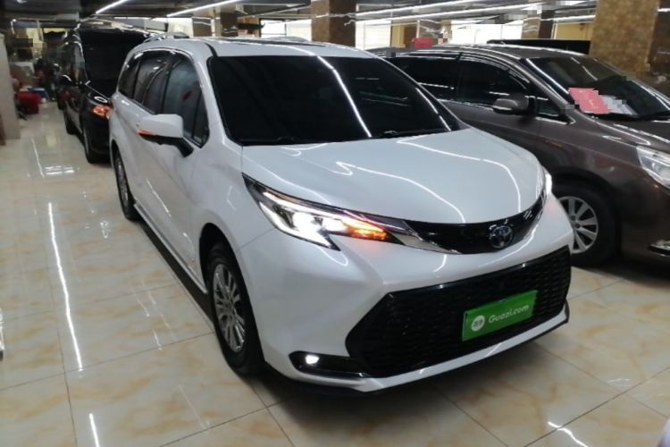 Used Toyota SIENNA 2021 2.5L Hybrid Comfort Edition Front Right 45 Deg
