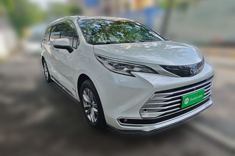 Used Toyota SIENNA 2021 2.5L Hybrid Platinum Edition Front Right 45 Deg
