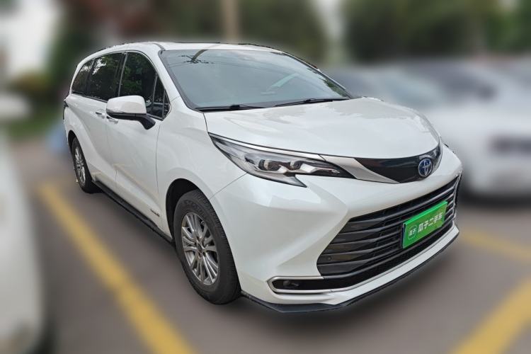 Used Toyota SIENNA 2021 2.5L Hybrid Premium Edition Front Right 45 Deg