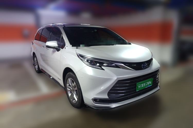 Used Toyota SIENNA 2021 2.5L Hybrid Ultimate Edition Front Right 45 Deg