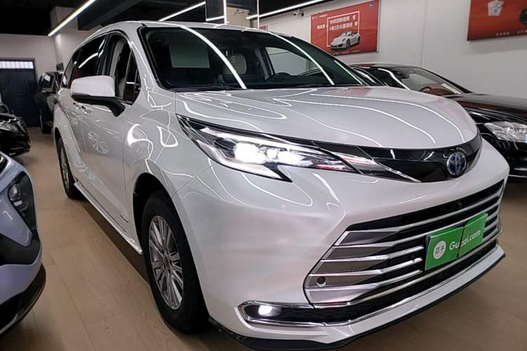Used Toyota SIENNA 2021 2.5L Hybrid Comfort Edition Front Right 45 Deg