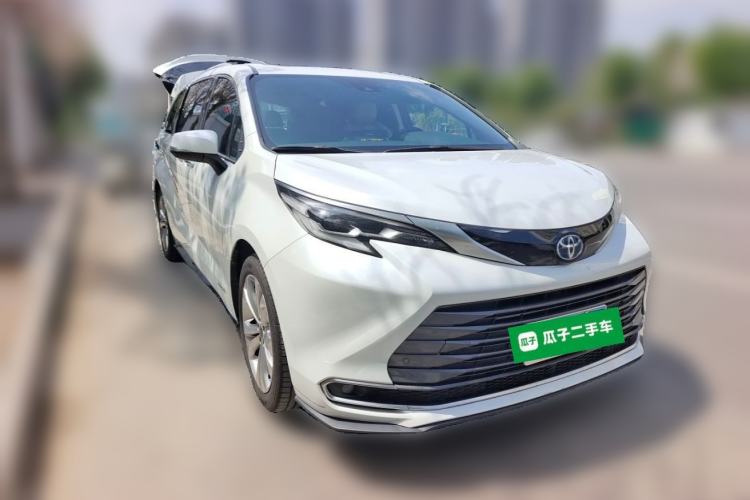 Used Toyota SIENNA 2021 2.5L Hybrid Premium Edition Front Right 45 Deg