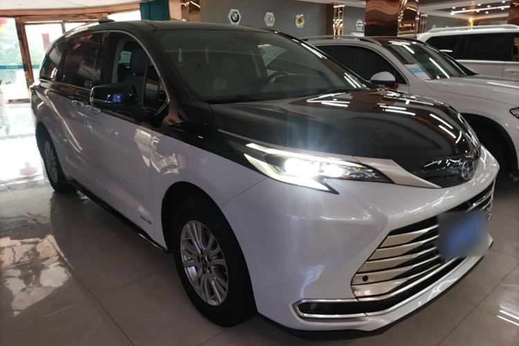 Used Toyota SIENNA 2021 2.5L Hybrid Luxury Edition Front Right 45 Deg