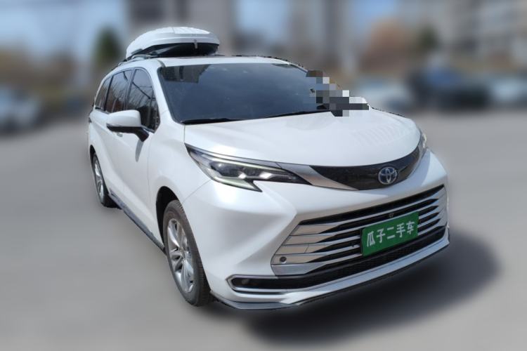 Used Toyota SIENNA 2021 2.5L Hybrid Platinum Edition Front Right 45 Deg
