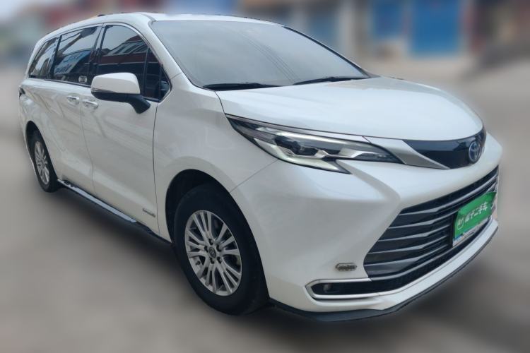 Used Toyota SIENNA 2021 2.5L Hybrid Premium Edition Front Right 45 Deg