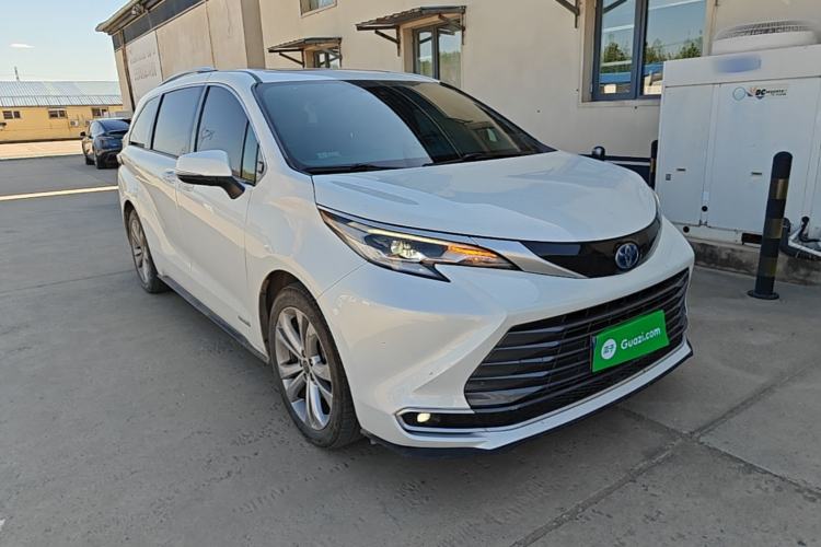 Used Toyota SIENNA 2021 2.5L Hybrid Premium Edition Front Right 45 Deg