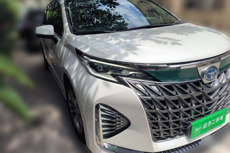 Used Toyota SIENNA 2021 2.5L Hybrid Premium Edition Front Right 45 Deg