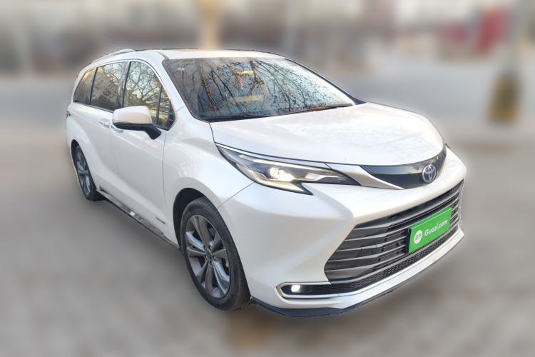 Used Toyota SIENNA 2021 2.5L Hybrid Ultimate Edition Front Right 45 Deg