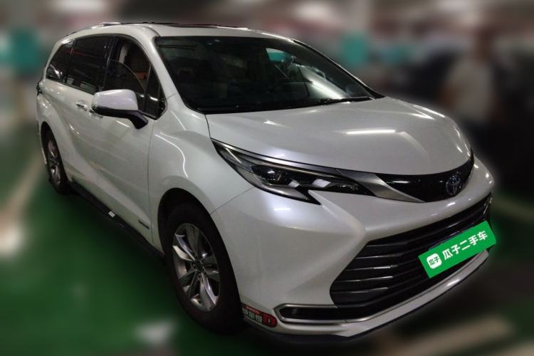 Used Toyota SIENNA 2021 2.5L Hybrid Ultimate Edition Front Right 45 Deg