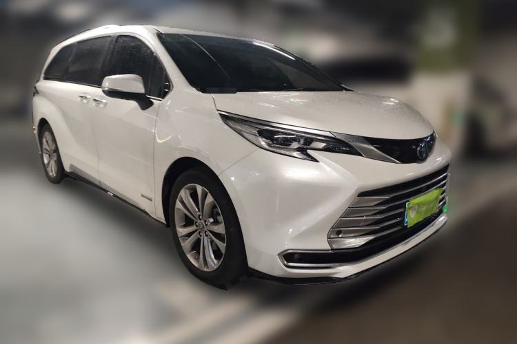 Used Toyota SIENNA 2021 2.5L Hybrid Platinum Edition Front Right 45 Deg
