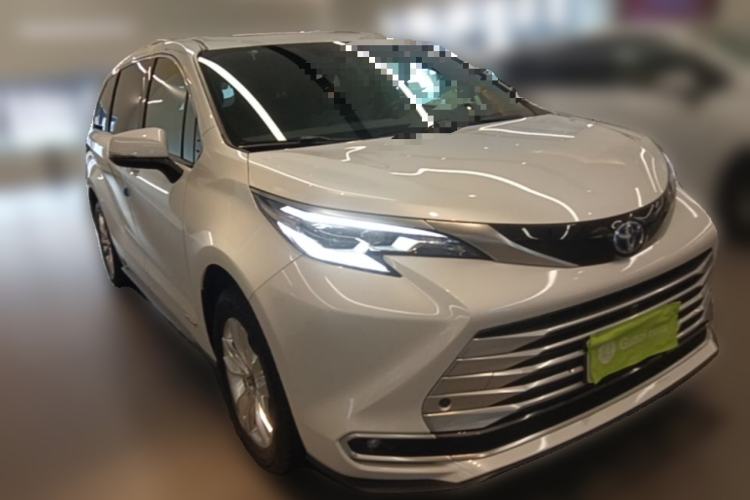 Used Toyota SIENNA 2021 2.5L Hybrid Platinum Edition Front Right 45 Deg
