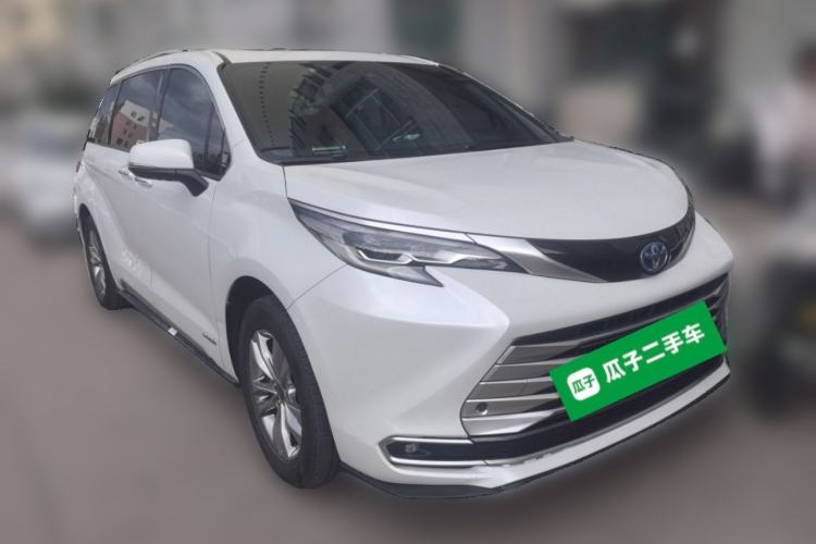 Used Toyota SIENNA 2021 2.5L Hybrid Platinum Edition Front Right 45 Deg