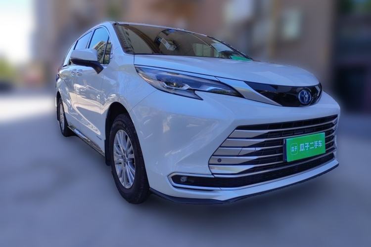 Used Toyota SIENNA 2021 2.5L Hybrid Premium Edition Front Right 45 Deg