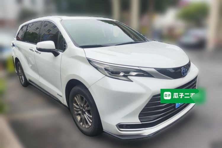 Used Toyota SIENNA 2021 2.5L Hybrid Luxury Edition Front Right 45 Deg