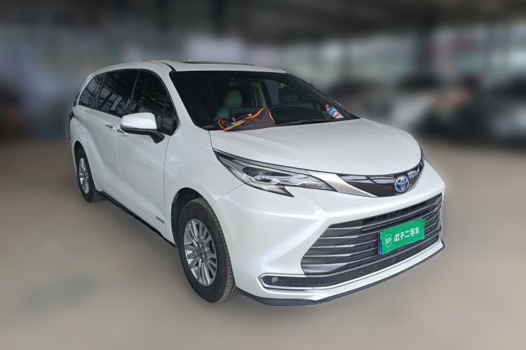 Used Toyota SIENNA 2021 2.5L Hybrid Premium Edition Front Right 45 Deg