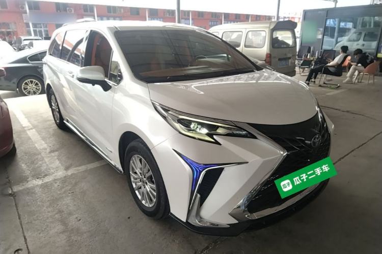 Used Toyota SIENNA 2021 2.5L Hybrid Comfort Edition Front Right 45 Deg