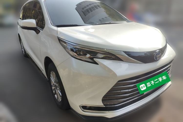 Used Toyota SIENNA 2021 2.5L Hybrid Premium Edition Front Right 45 Deg