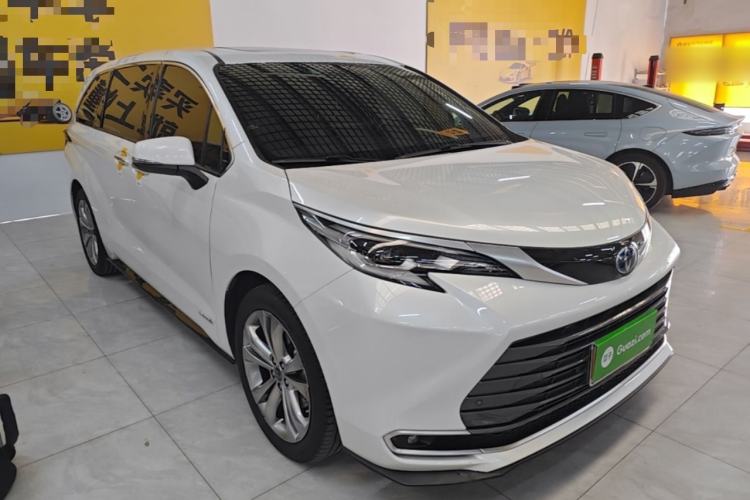 Used Toyota SIENNA 2021 2.5L Hybrid Premium Edition Front Right 45 Deg