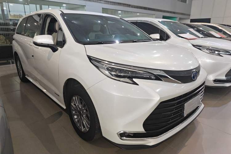 Used Toyota SIENNA 2021 2.5L Hybrid Comfort Edition Front Right 45 Deg