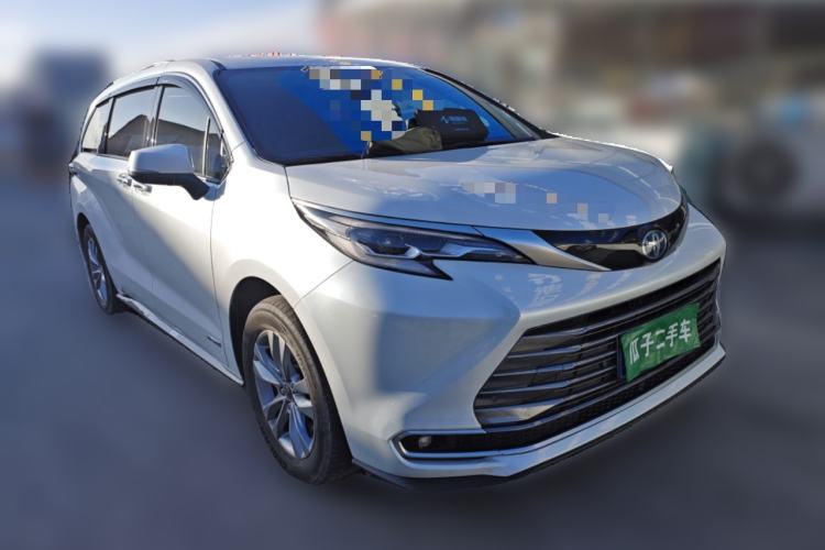 Used Toyota SIENNA 2021 2.5L Hybrid Ultimate Edition Front Right 45 Deg