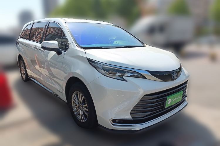 Used Toyota SIENNA 2021 2.5L Hybrid Premium Edition Front Right 45 Deg
