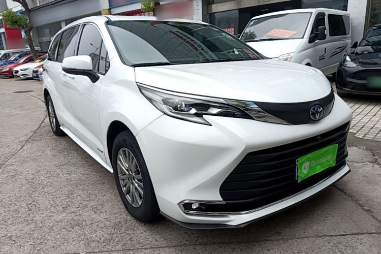 Used Toyota SIENNA 2021 2.5L Hybrid Comfort Edition Front Right 45 Deg