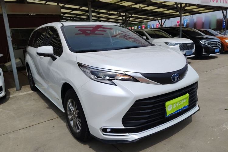 Used Toyota SIENNA 2021 2.5L Hybrid Comfort Edition Front Right 45 Deg