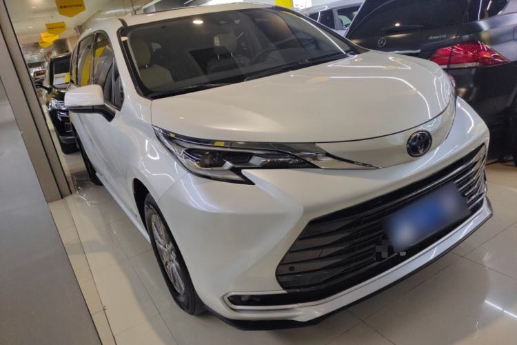 Used Toyota SIENNA 2021 2.5L Hybrid Comfort Edition Front Right 45 Deg