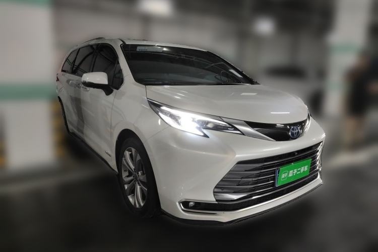 Used Toyota SIENNA 2021 2.5L Hybrid Premium Edition Front Right 45 Deg
