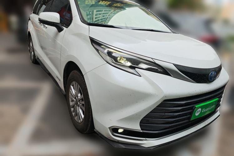 Used Toyota SIENNA 2021 2.5L Hybrid Premium Edition Front Right 45 Deg