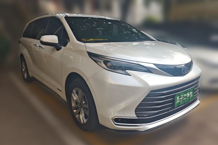 Used Toyota SIENNA 2021 2.5L Hybrid Ultimate Edition Front Right 45 Deg