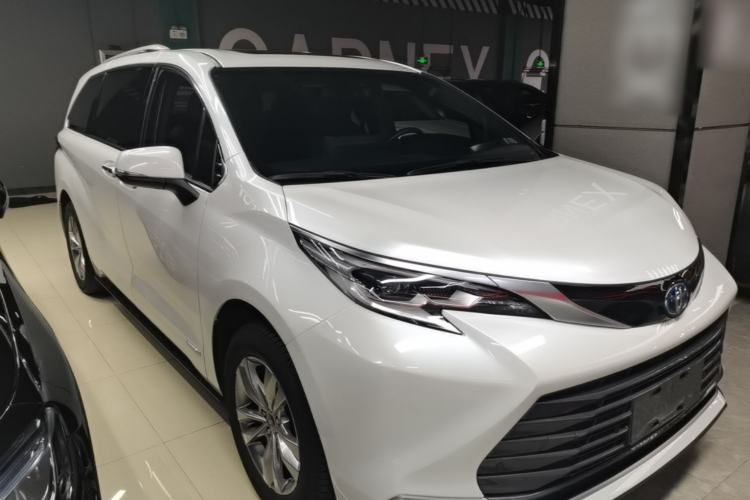 Used Toyota SIENNA 2021 2.5L Hybrid Ultimate Edition Front Right 45 Deg