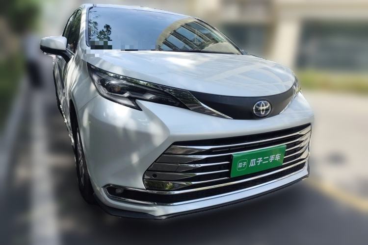 Used Toyota SIENNA 2021 2.5L Hybrid Comfort Edition Front Right 45 Deg
