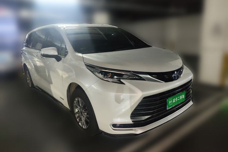Used Toyota SIENNA 2021 2.5L Hybrid Premium Edition Front Right 45 Deg