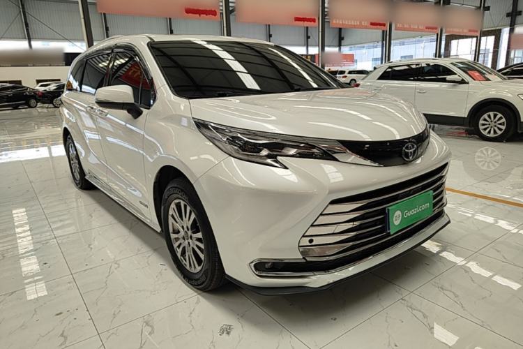 Used Toyota SIENNA 2021 2.5L Hybrid Premium Edition Front Right 45 Deg