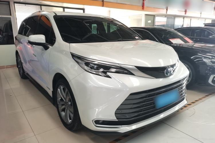 Used Toyota SIENNA 2021 2.5L Hybrid Premium Edition Front Right 45 Deg
