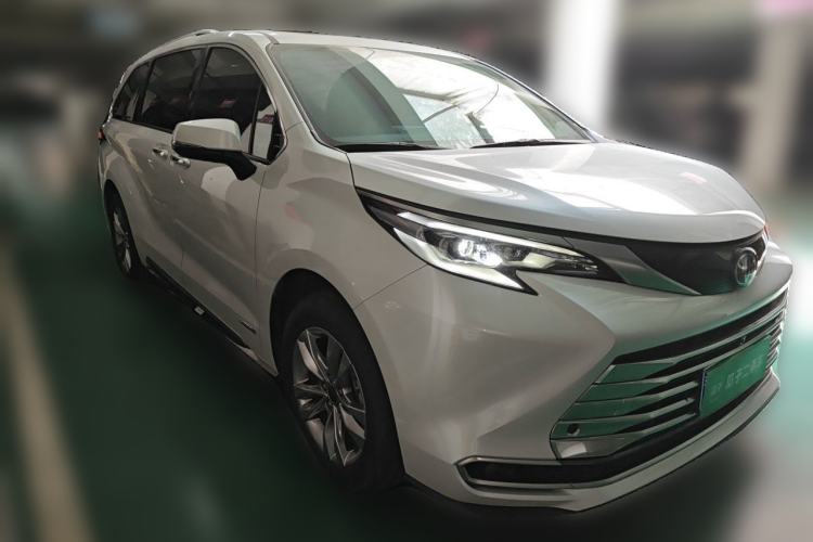 Used Toyota SIENNA 2021 2.5L Hybrid Platinum Edition Front Right 45 Deg