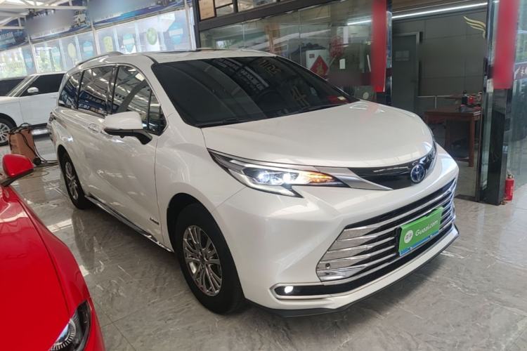 Used Toyota SIENNA 2021 2.5L Hybrid Premium Edition Front Right 45 Deg