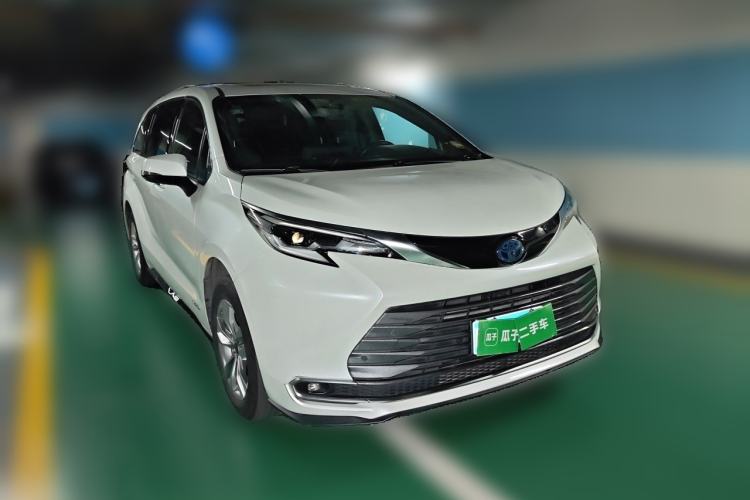 Used Toyota SIENNA 2021 2.5L Hybrid Ultimate Edition Front Right 45 Deg