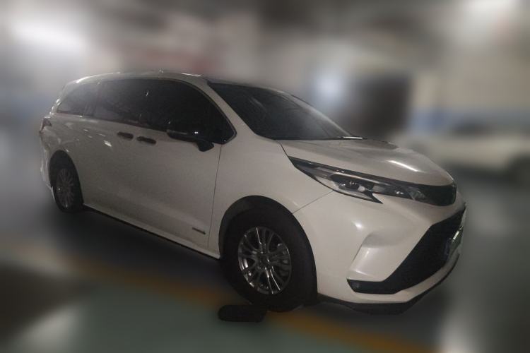 Used Toyota SIENNA 2021 2.5L Hybrid Comfort Edition Front Right 45 Deg