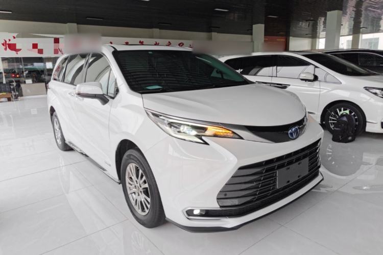 Used Toyota SIENNA 2021 2.5L Hybrid Luxury Edition Front Right 45 Deg