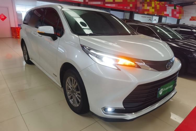 Used Toyota SIENNA 2021 2.5L Hybrid Comfort Edition Front Right 45 Deg