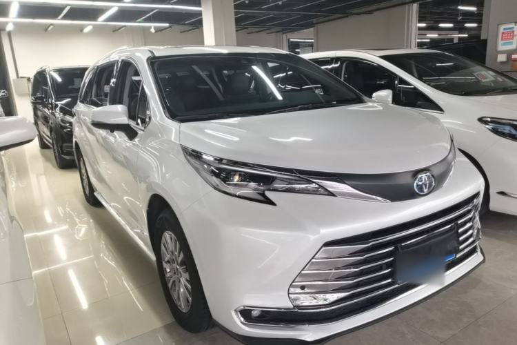 Used Toyota SIENNA 2021 2.5L Hybrid Comfort Edition Front Right 45 Deg