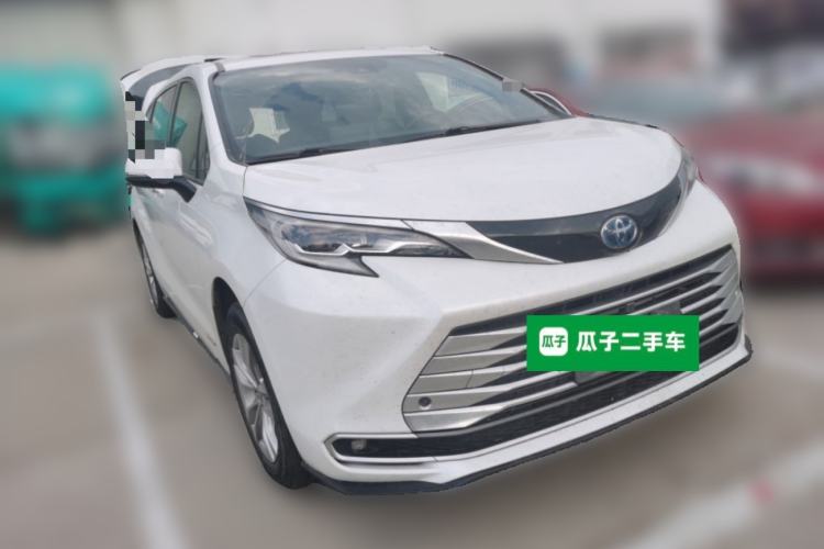 Used Toyota SIENNA 2021 2.5L Hybrid Platinum Edition Front Right 45 Deg
